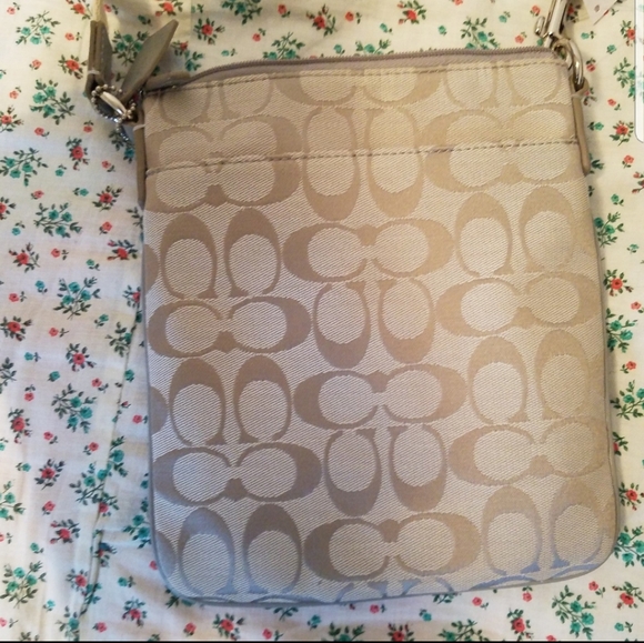 New Coach Legacy Signature Swingpack - Picture 5 of 12